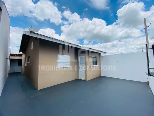 Casa a venda com 3 quartos sendo 1 suíte no residencial Montana