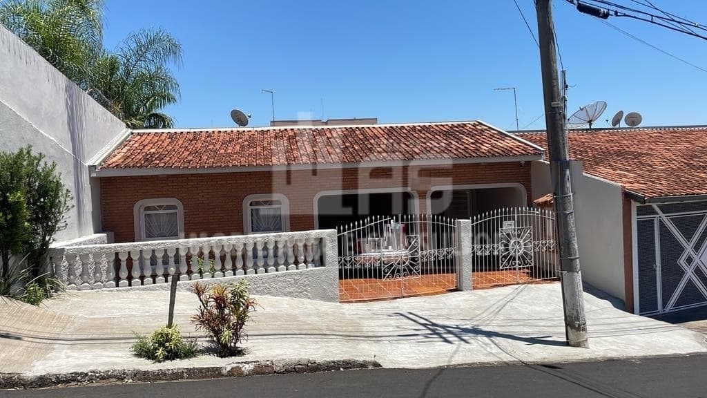 Casa a venda com 03 quartos sendo 01 suíte