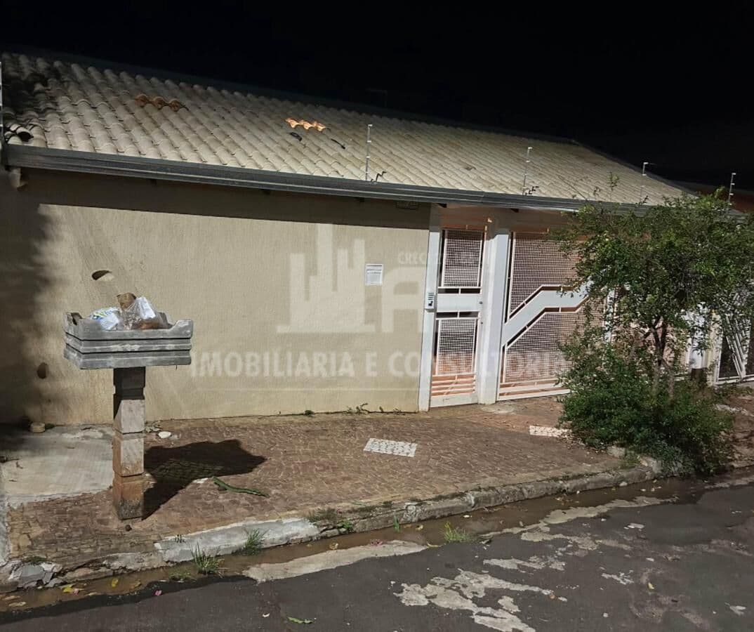 Casa na Zona Sul com 3 Quartos e 1 Banheiro.