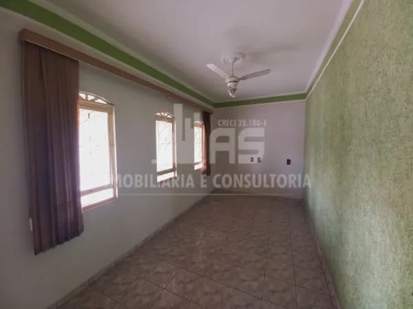 Casa a venda com 3 quartos sendo 1 suíte no Jardim Monte Castelo