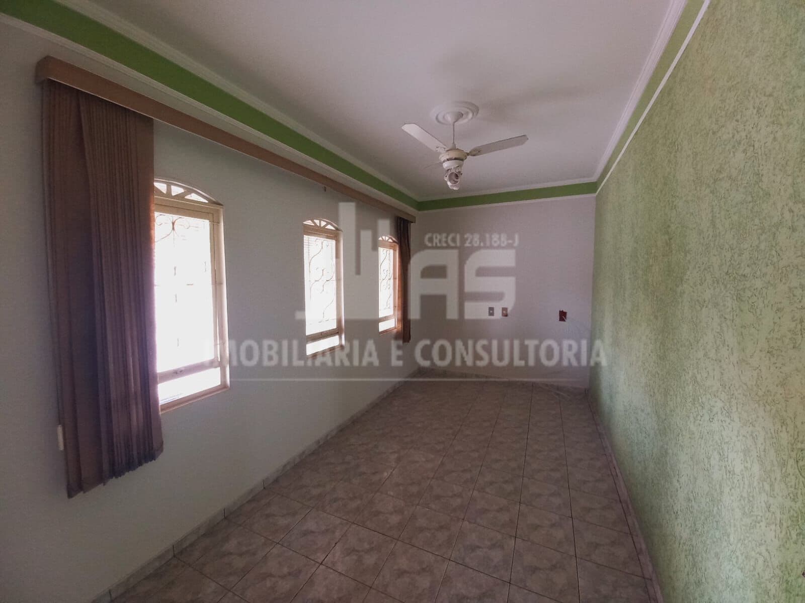 Casa a venda com 3 quartos sendo 1 suíte no Jardim Monte Castelo