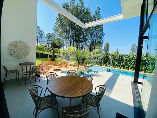 Casa Alto Padrão no Vale do Canaã com 4 Suites e 5 Banheiros.