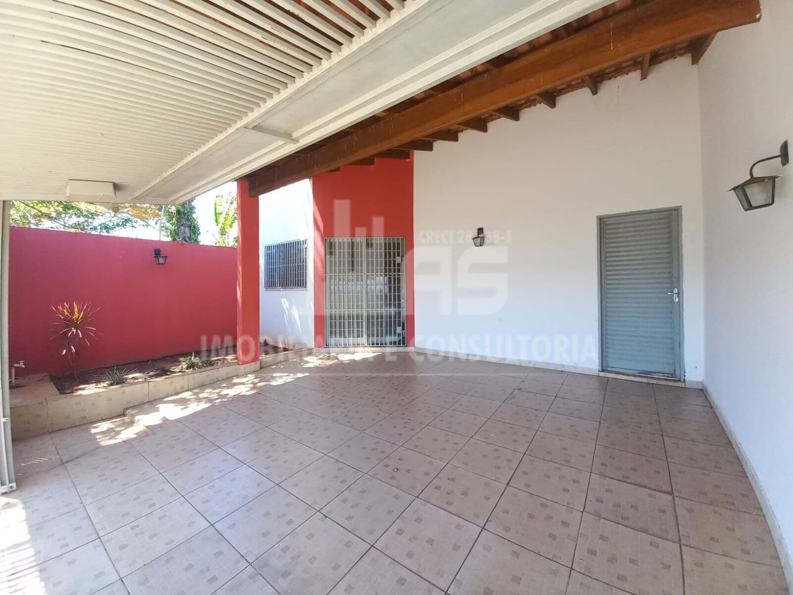 Casa à venda contendo 3 quartos no Jardim Planalto.