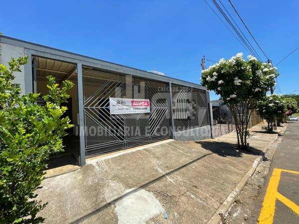Casa com 03 quartos sendo 01 suíte no Parque São Jorge