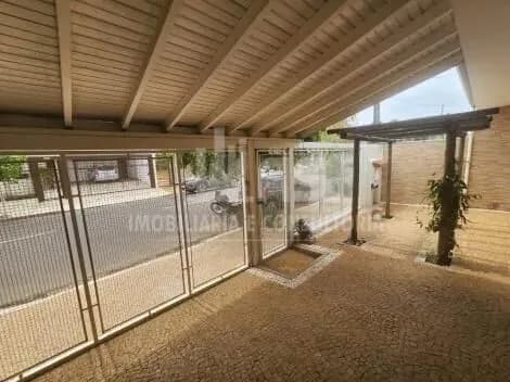 Casa na Zona Sul com 4 Quartos e 3 Banheiros.