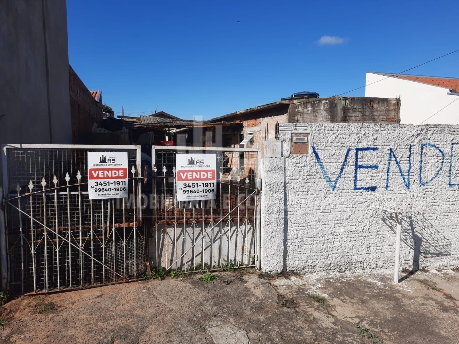 Terreno com Casa Inacabada