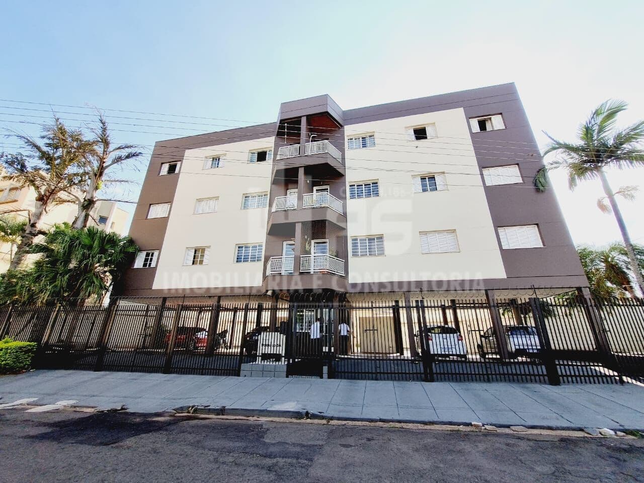 Apartamento no Portal do Sol com 2 Quartos e 2 Banheiros.