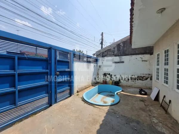 Casa a venda com 3 quartos.