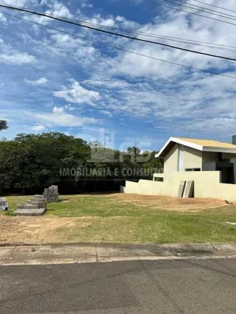 Lote/Terreno em Marília - Jardim Tropical