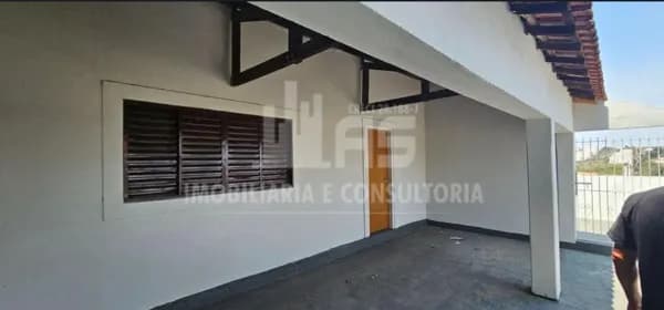 Casa à venda com 2 quartos no Bandeirantes.