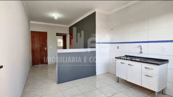 Casa no Jardim Flamingo com 2 Quartos e 1 Banheiro.