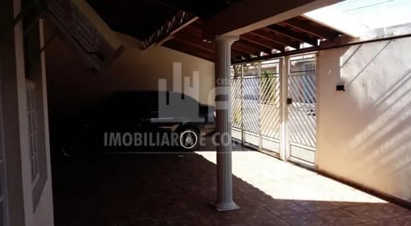 Casa à venda com 3 quartos no Jânio Quadros.