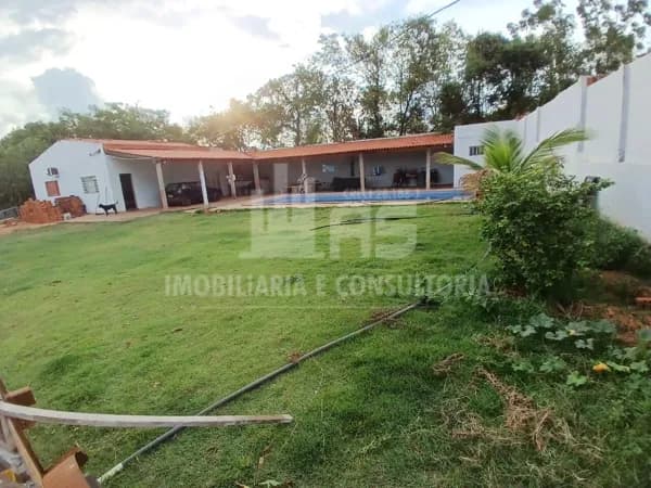 Chácara à venda com 2 quartos.