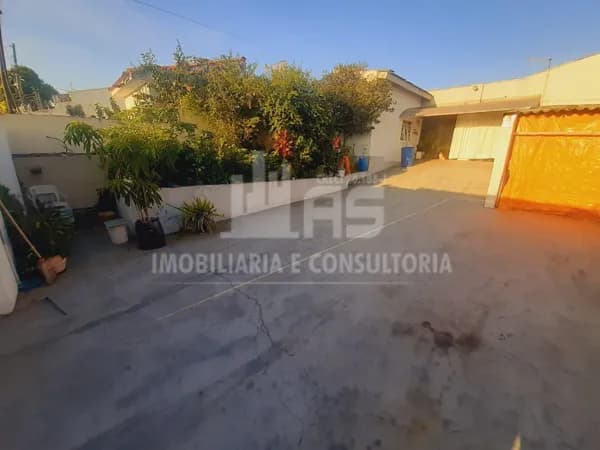 Casa a venda com 3 quartos sendo 2 suítes no Jardim Nacional