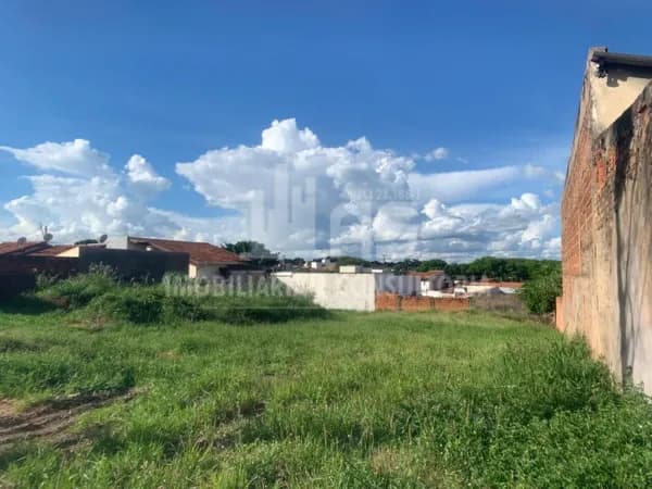 Lote/Terreno em Garça - Jardim Paineiras