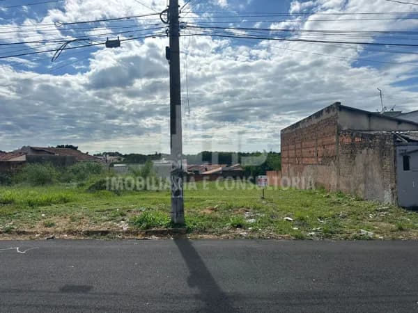 Lote/Terreno em Garça - Jardim Paineiras