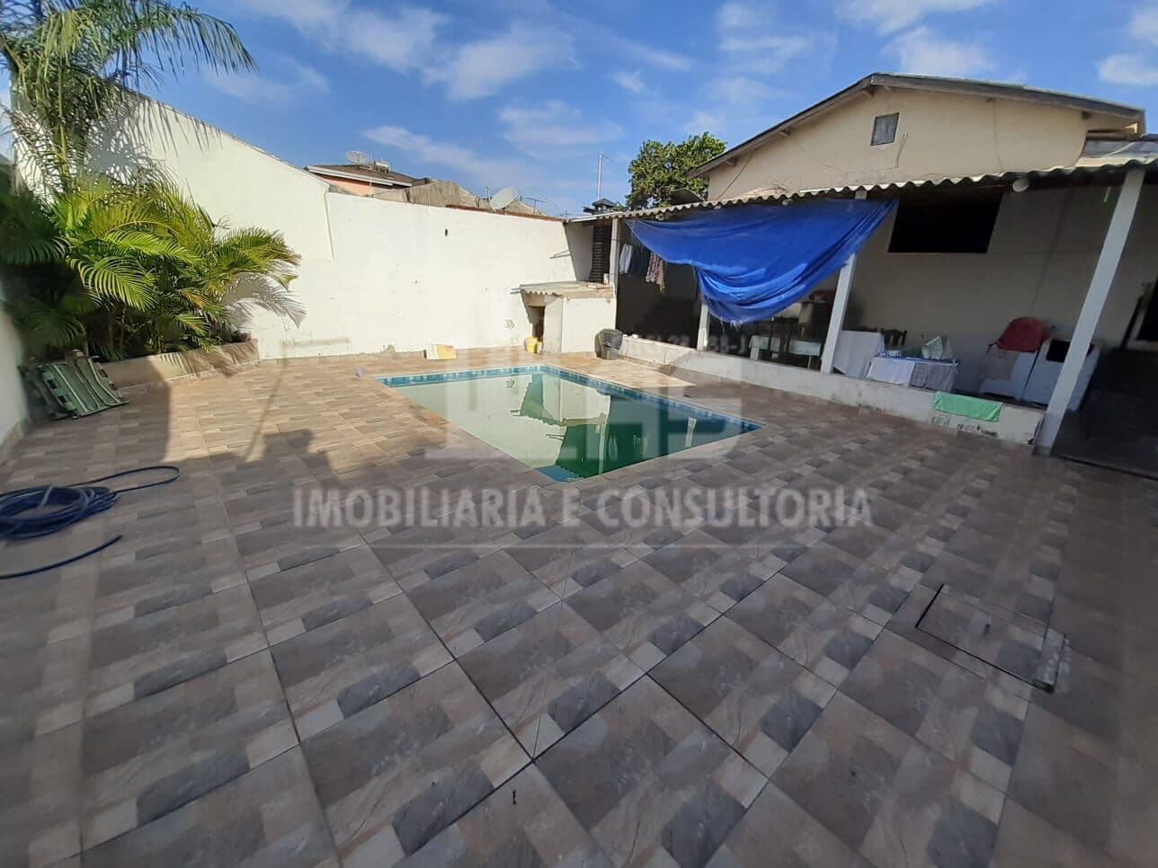 Casa à venda contendo 2 quartos sendo 1 suíte no Castelo Branco.