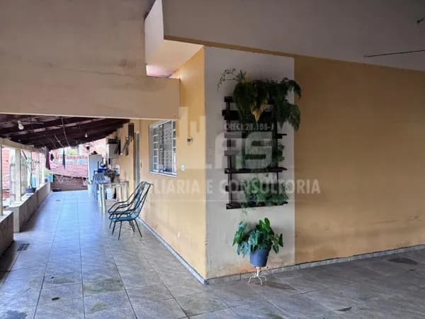 Casa localizada na Zona Norte de Marilia com 3 Quartos e 2 Banheiros.