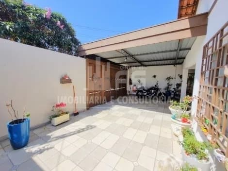 Casa a venda com 03 quartos sendo 01 suíte no Jardim Santa Antonieta
