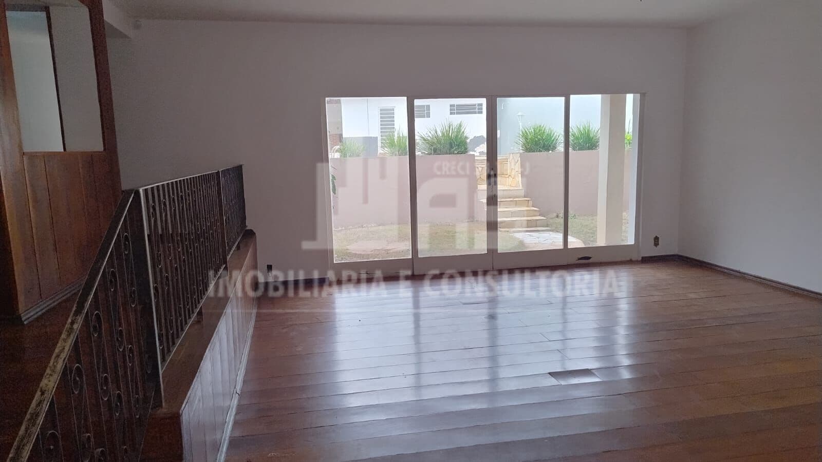 Casa à venda contendo 4 quartos sendo 3 suítes no Marajá.