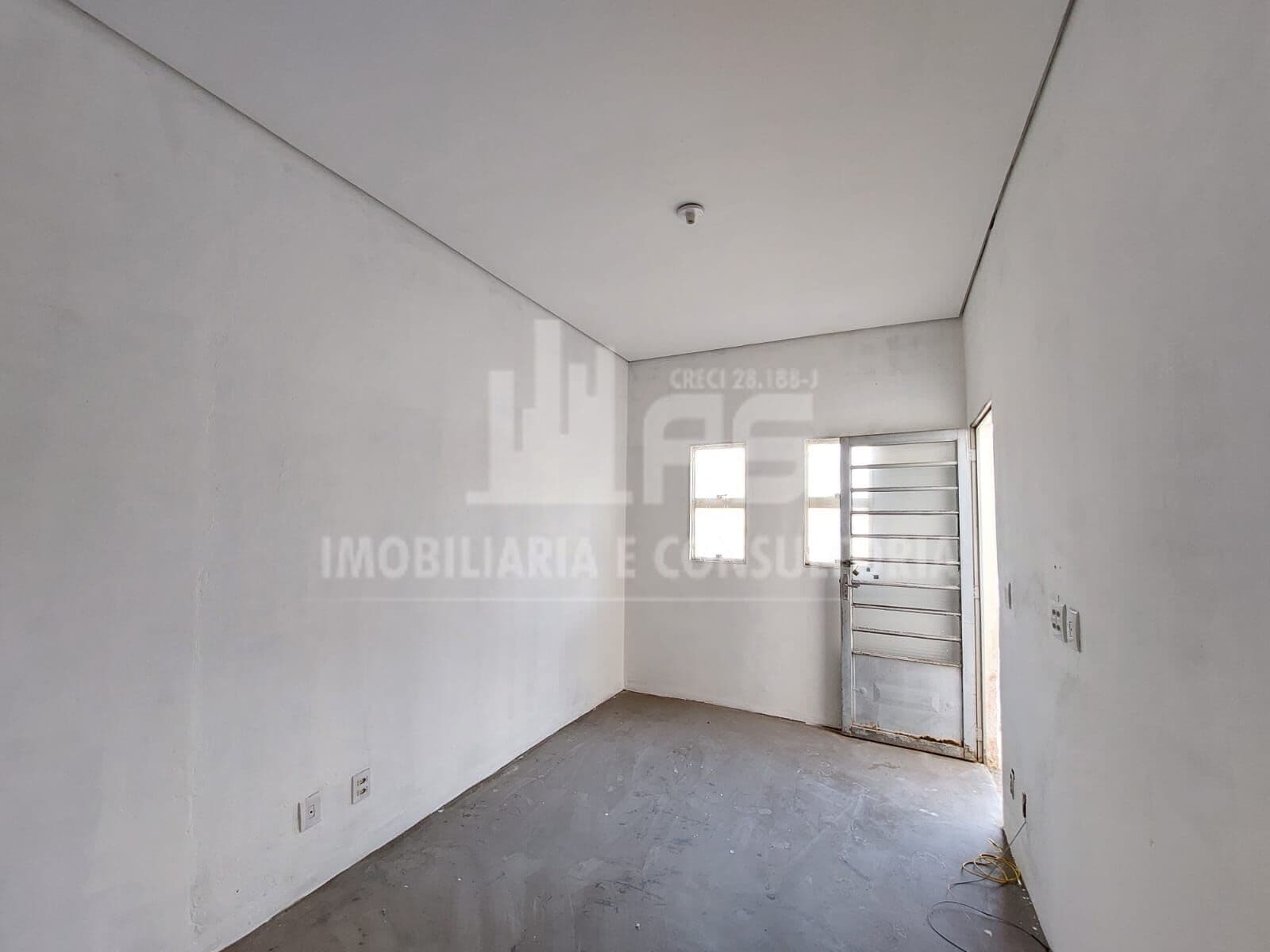 Casa à venda contendo 2 quartos no Comerciários II