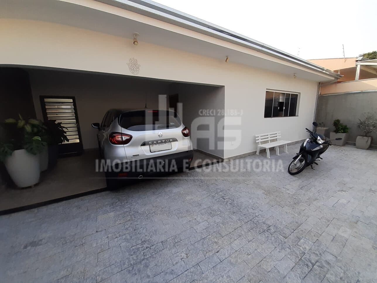 Casa à venda contendo 3 quartos sendo 1 suíte no Jardim Aquarius.