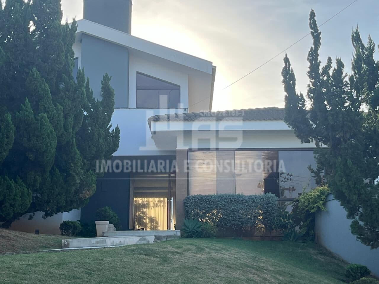Casa à venda contendo 4 quartos sendo 3 suítes no Portal da Serra.