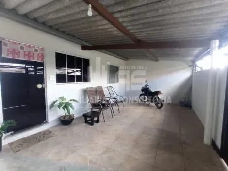 Casa à venda contendo 2 quartos.