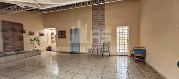 Casa na Zona Norte com 3 Quartos e 2 Banheiros.