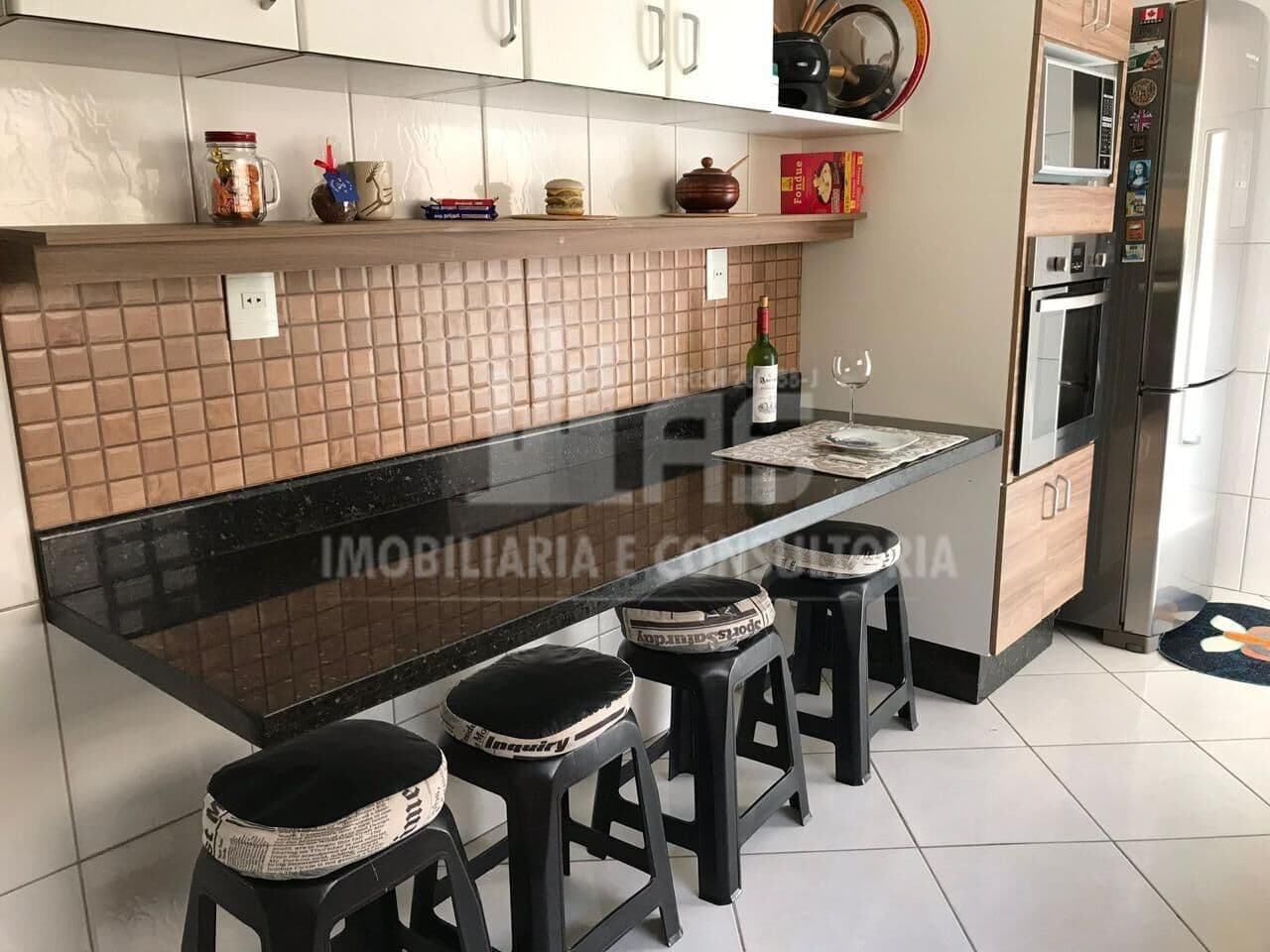 Casa na Região do Aeroporto com 3 Suites.