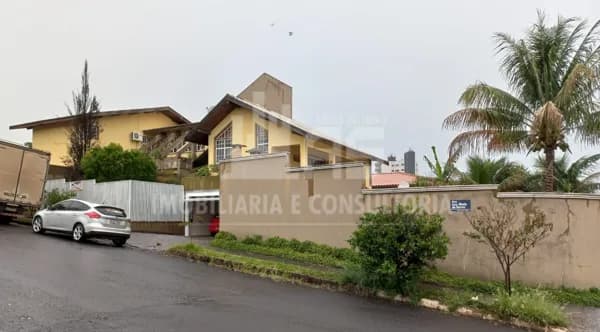Casa em Garça - Centro
