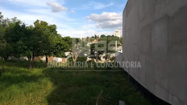 Lote/Terreno em Marília - Alto Cafezal
