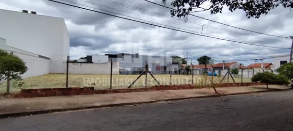 Lote/Terreno em Marília - Jardim Acapulco