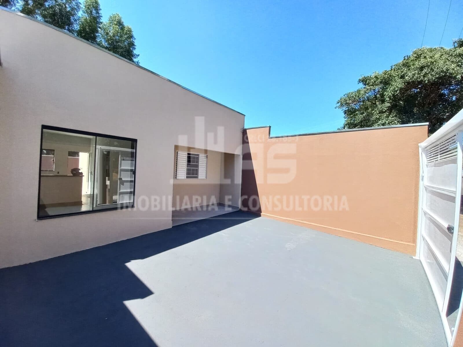 Casa a venda com 2 quartos no Jardim Marajó.