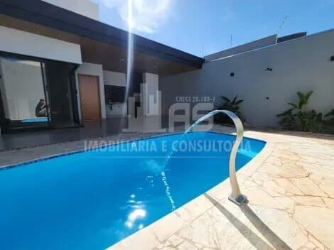 Casa à venda contendo 3 quartos sendo 1 suíte.