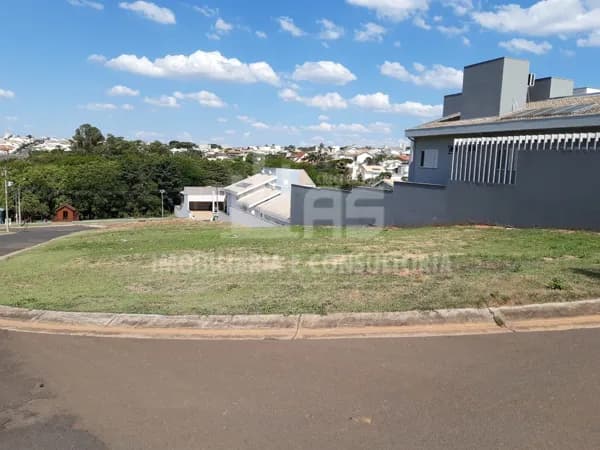 Lote/Terreno em Marília - Jardim Tropical