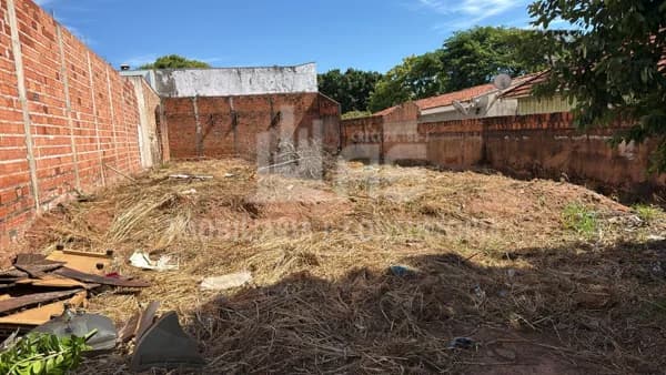 Lote/Terreno em Marília - Jardim Marília
