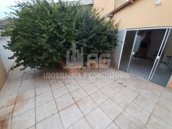 Casa à venda contendo 4 quartos sendo 1 suíte Jardim Lavínia