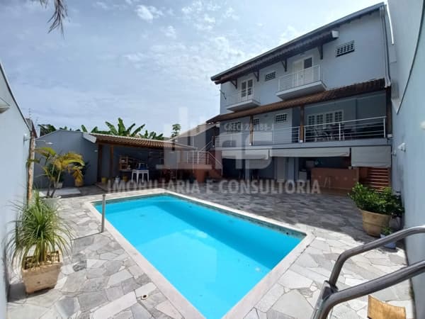 Casa a venda com 3 suítes no parque das Esmeraldas