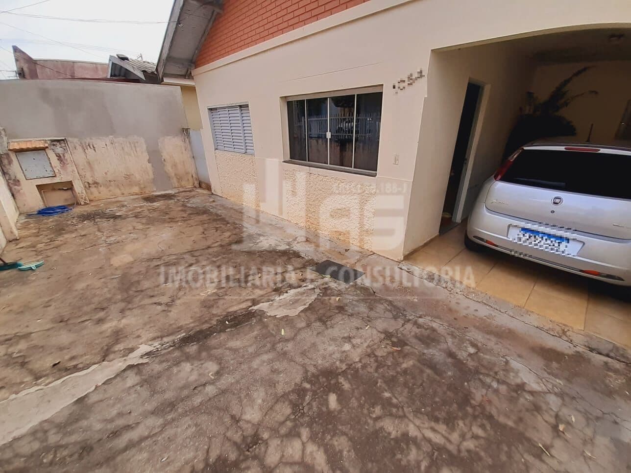 Casa à venda contendo 2 quartos no Palmital.