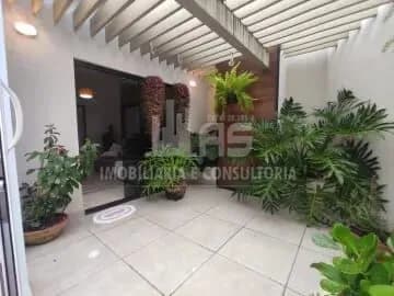 Casa a venda com 3 quartos sendo 1 suíte