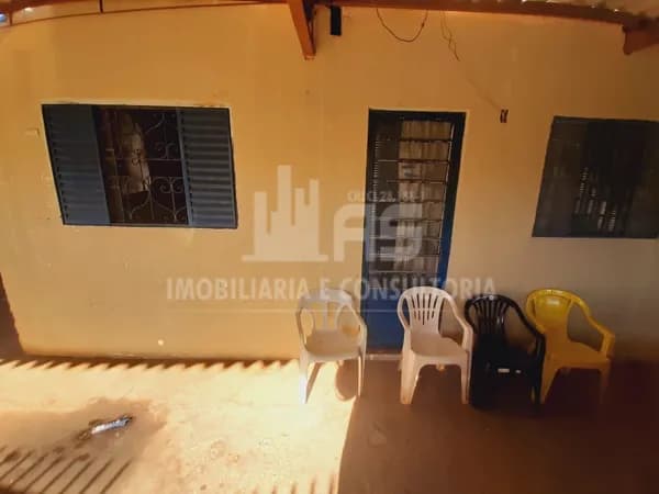 Casa a venda com 3 quartos sendo 1 suíte no bairro Jânio Quadros