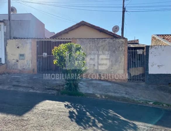 Casa próxima à Avenida!