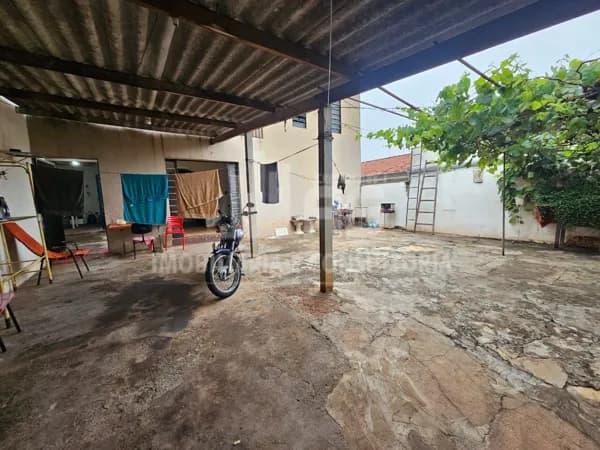 Casa à venda com 3 quartos sendo 1 suíte em Garça.