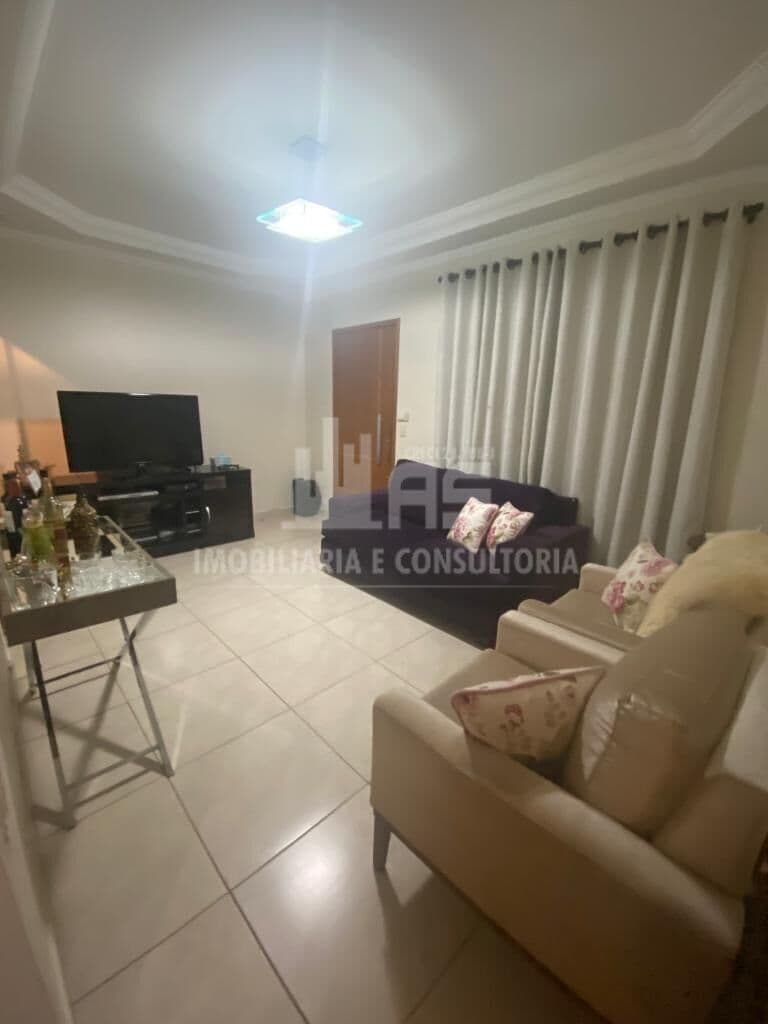 Casa a venda com 3 quartos sendo 1 suíte no jardim Santa Antonieta