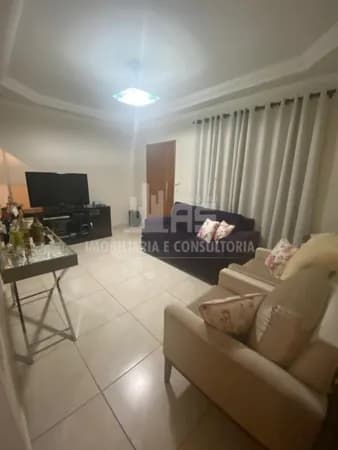 Casa a venda com 3 quartos sendo 1 suíte no jardim Santa Antonieta