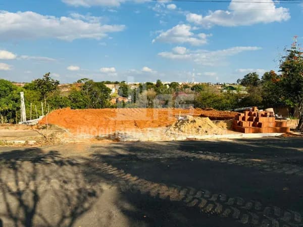 Lote/Terreno em Garça - Centro