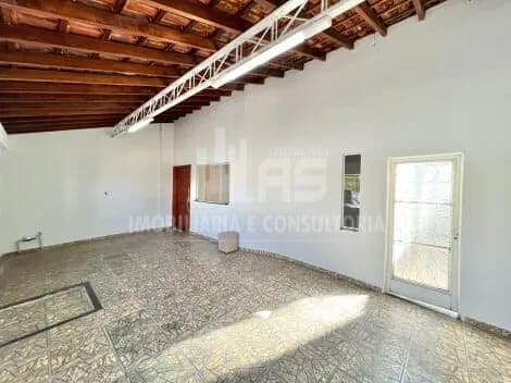 Casa a venda com 3 quartos sendo 1 suíte