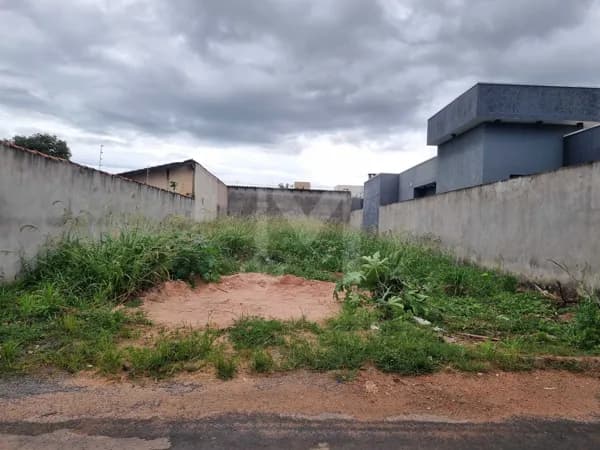 Lote/Terreno em Formosa - Jardim Ipê
