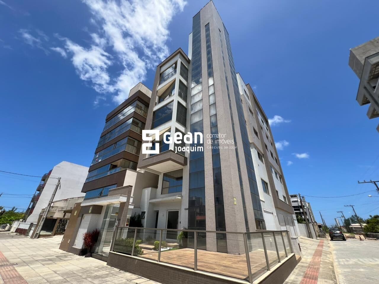 Apartamento Alto Padrão em Mar Grosso, 3 suítes, 4 vagas.